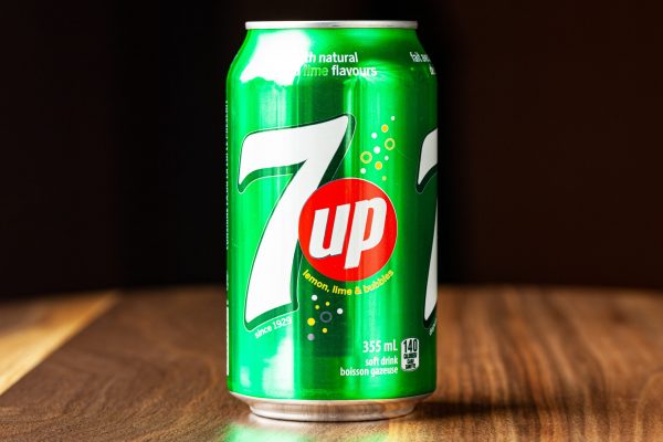 A 355-mL can of 7up.
