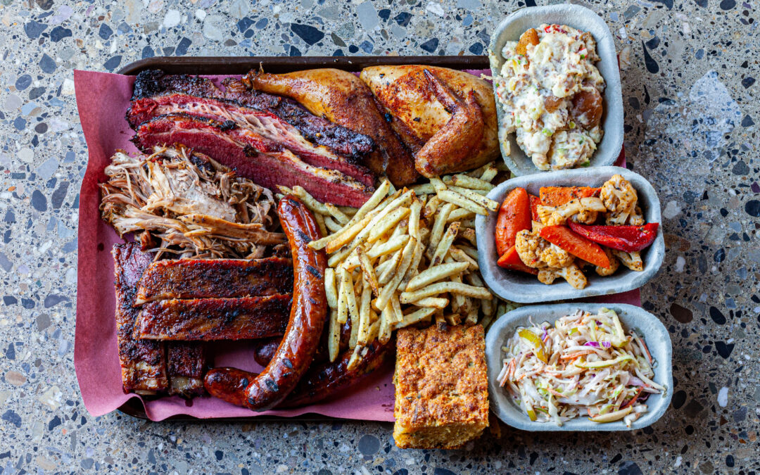 A large cafeteria tray holding Prairie Dog Brewing's The Full Pit combo.