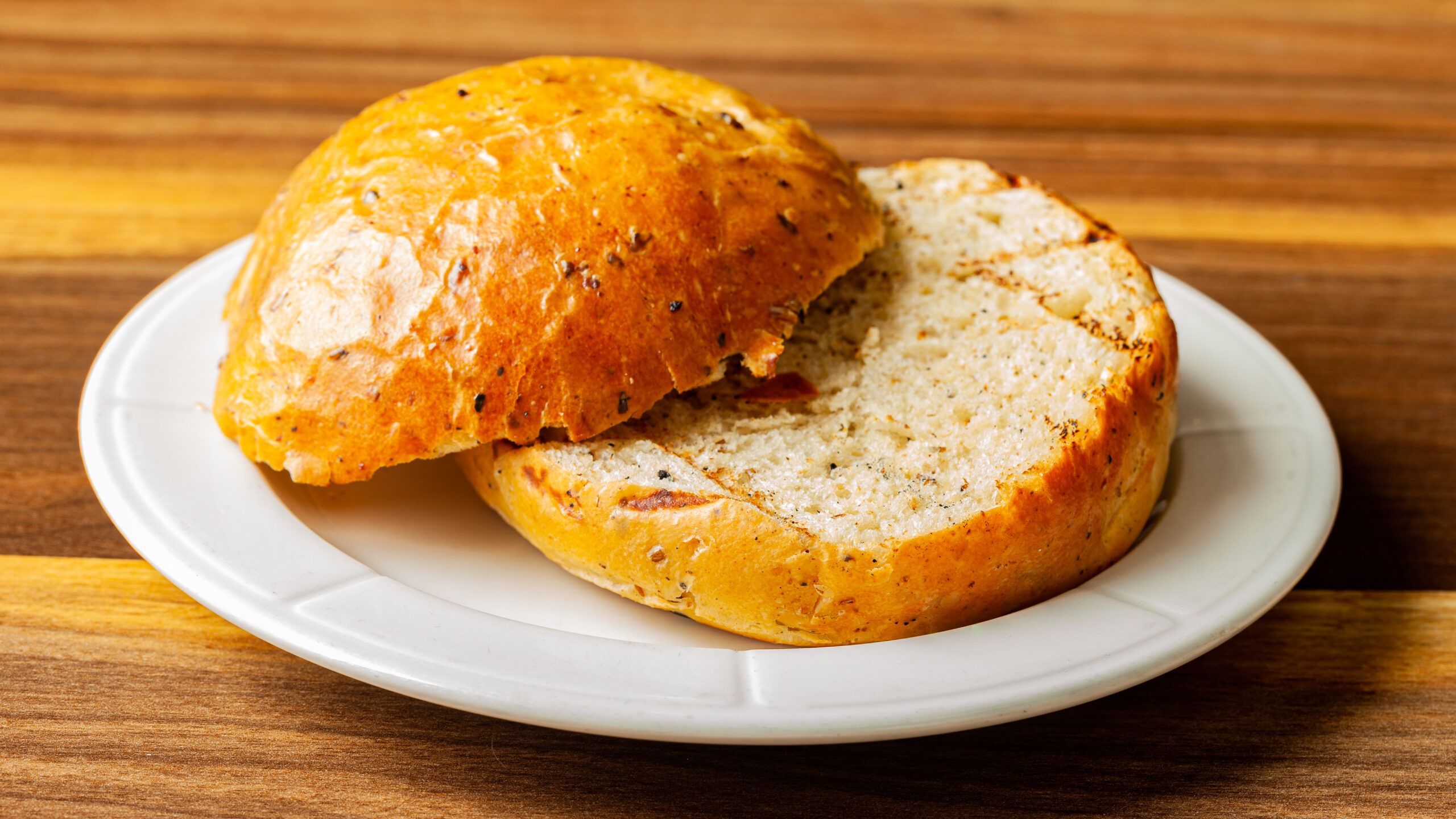 A side photo of Prairie Dog Brewing's Brioche Bun.